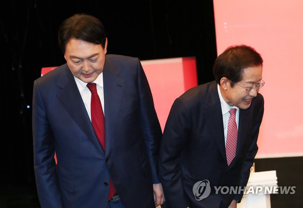 尹 "이준석과 당혁신" 洪 "노인복지청"…취약 지지층 공략
