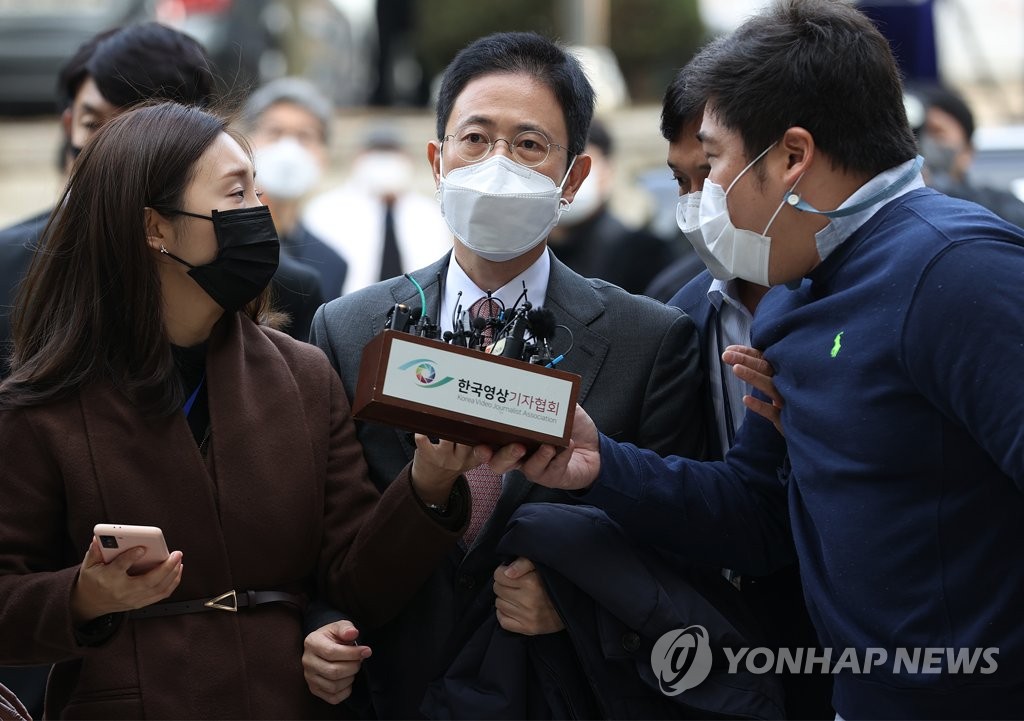 與, 손준성 영장에 '尹 정조준'…"거악의 설계자·징역 10년감"