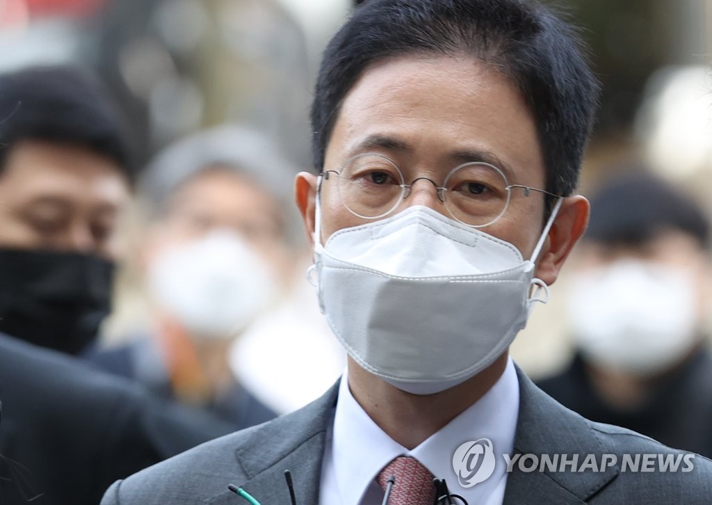 "수사 회피" vs "방어권 침해"…손준성 영장심사 공방