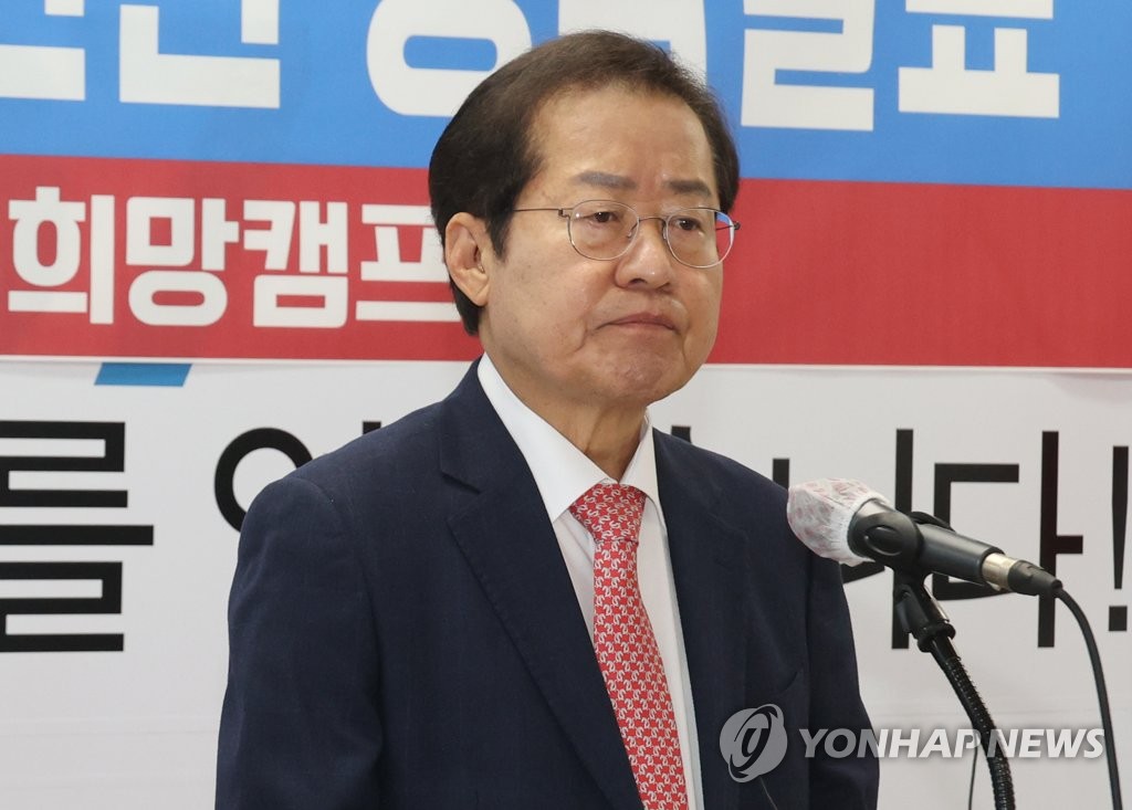 尹 "이준석과 당혁신" 洪 "노인복지청"…취약 지지층 공략