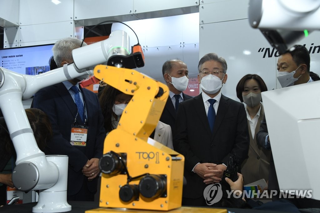 이재명 "'음식점총량제' 당장 시행한다는거 아냐…고민 필요"