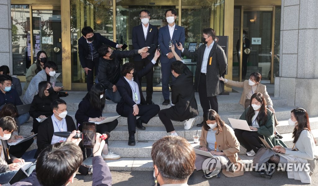 헌정사 첫 법관 탄핵심판…판단 없이 '각하'로 마무리