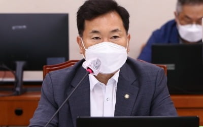 국가박물관에 웬 '촛불집회' 책? '김제동 헌법 독후감' 등도 구비