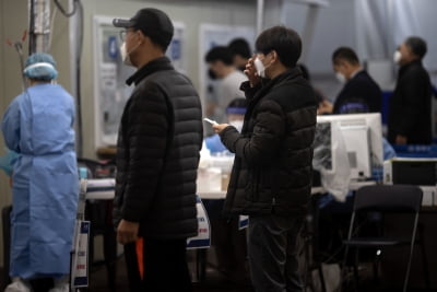 107일째 네 자릿수 확진자…정부 "내달 단계적 일상회복 검토"[종합]