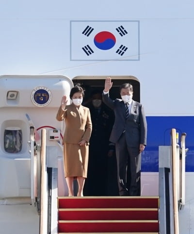 文 대통령, 유럽 순방 출국…첫 일정은 교황 면담