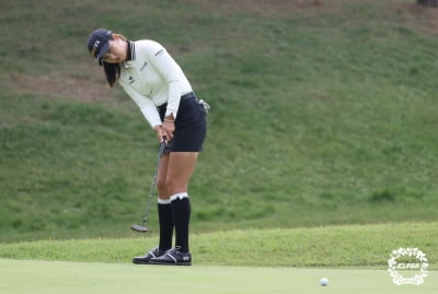 한진선 '알고 보니 공격 골프 체질'…이틀 연속 선두