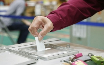 총선 앞둔 日 공무원들, '연필 11만개 깎기' 촌극