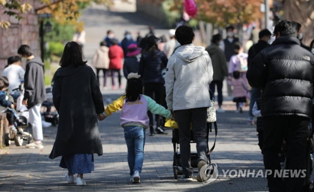 오늘 '일상회복' 공청회…내달 식당·카페 운영시간 제한 없앨듯