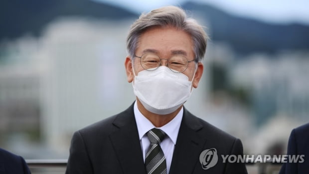 '마지막 출근' 이재명 "지사로서 맡긴 일 다 못해 아쉽고 죄송"