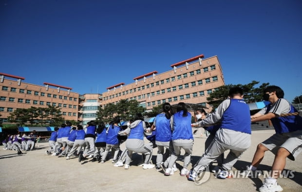 [일상회복] "거의 2년만"…학부모 전면등교 '기대' 방역엔 '우려'