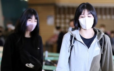 '쌍둥이 자매' 이재영·다영, 결국 사과 한마디 없이 떠났다