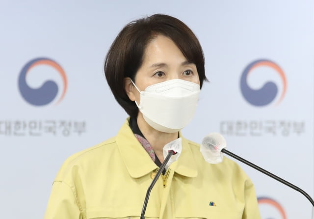 유은혜 사회부총리 겸 교육부 장관이 29일 서울 종로구 정부서울청사에서 교육분야 단계적 일상회복(위드 코로나) 추진방안에 대해 발표하고 있다. / 사진=뉴스1