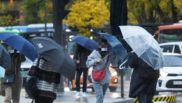 전국 대체로 맑으나 일부 지역 빗방울…미세먼지 '나쁨'