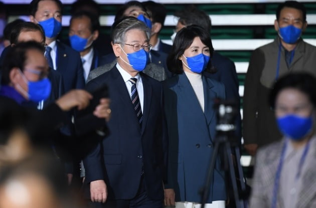 이재명 더불어민주당 대선후보와 부인 김혜경 씨 [사진=연합뉴스]