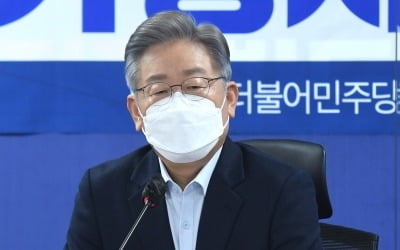 '이대남' 모시기 나선 이재명…'홍카단' 편지까지 꺼냈다