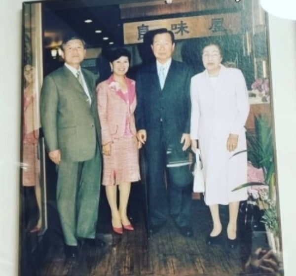 /사진=양미옥 입구에 걸린 김대중 전 대통령 부부의 사진