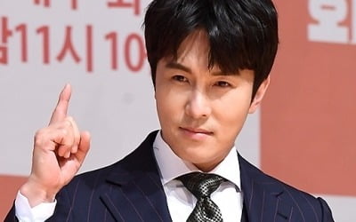 '성매매 이수 옹호' 김동완 "직접 만나 사과하겠다" 대면 토크 제안