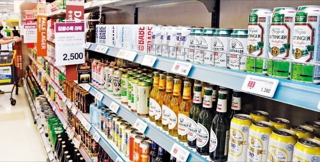 이마트 서울 성수점 주류 코너에 무알코올 맥주가 진열돼 있다.  사진=한경 DB  