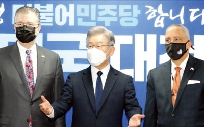 '이대남' 잡기 나선 李…정부 방침 뒤집고 "코인과세 1년 유예"