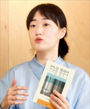 [인터뷰] 소설가 서이제 "힘들지만 꿈을 좇는 진짜 청춘 그리고 싶었죠"