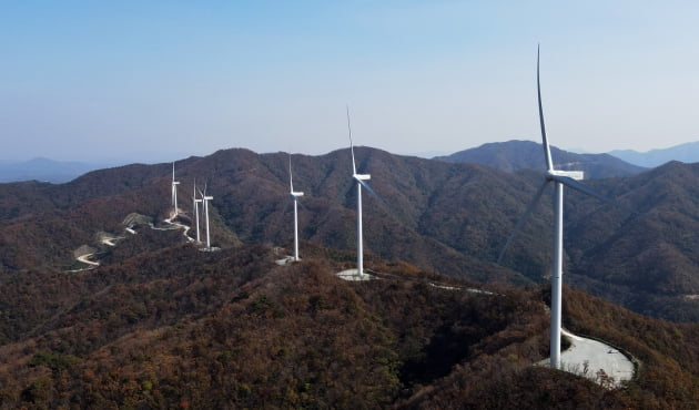 사진=전남 장흥군 유치면 용문리의 장흥풍력발전단지. 두산중공업 제공