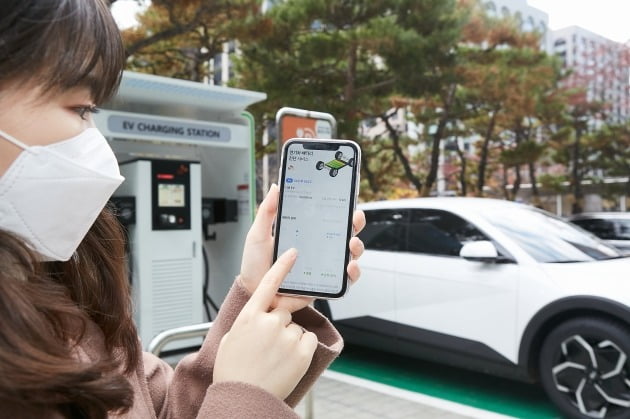 SK온이 배터리 상태를 운전자가 스마트폰으로 직접 확인할 수 있는 기술을 개발해 ‘배터리 진단 서비스’를 시작한다고 밝혔다. 사진=SK온 제공