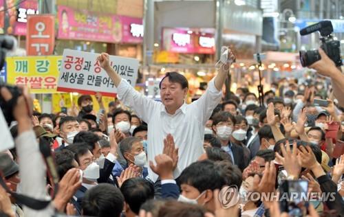 '적폐청산 칼잡이'서 제1야당 대선간판 직행…윤석열 누구