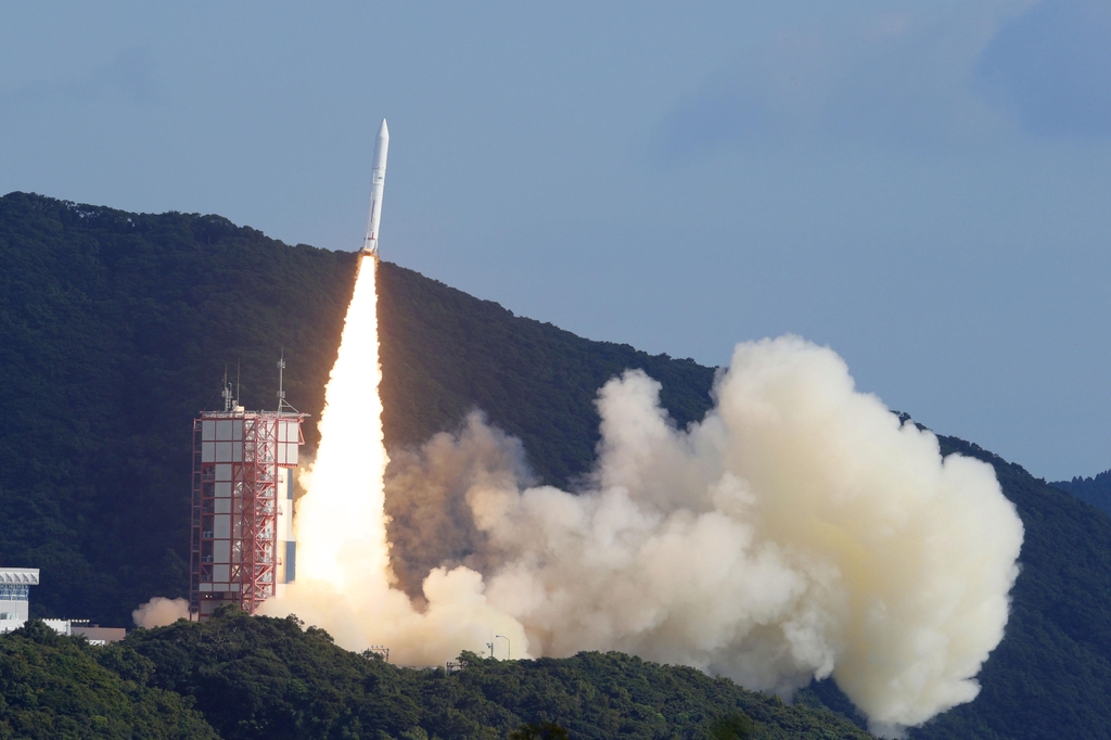 인공위성 9기 탑재 日소형로켓 '엡실론 5호기' 발사 성공