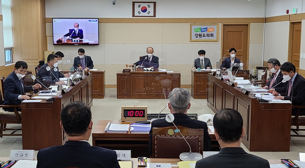 "입찰 담합 몰랐나? 고발하겠다" vs "잔금 받으면 소유권 이전"