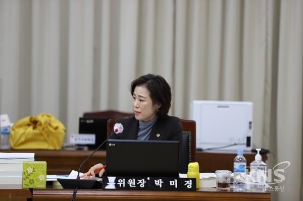 '주 9시간 수업에 연봉 9천만 원 원로교사' 경북에 12명