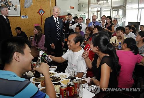 8년 전 바이든에 '오랜 친구'라던 시진핑…이제는 찬바람 쌩쌩