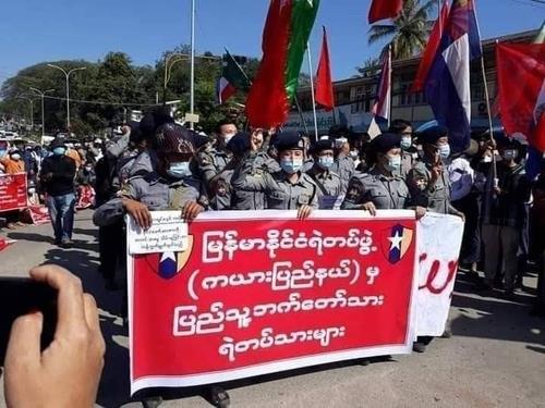 반군부 민주진영 합류하는 미얀마 군경…"두 달간 1천여명"