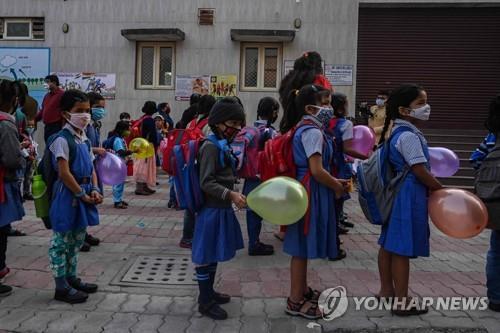 인도 인구 증가세 꺾였다…출산율, 인구 유지 수준 아래로 ↓