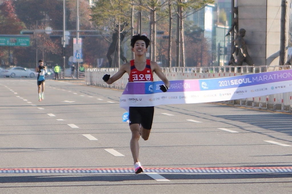 박민호, 서울마라톤 남자부 우승…2시간14분35초(종합)