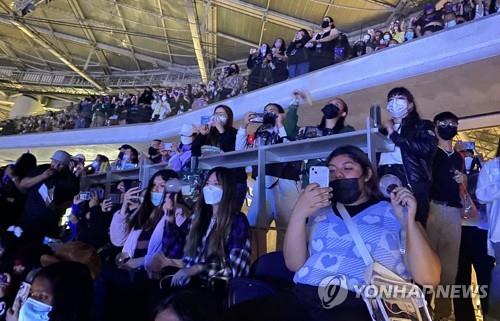 5만명 운집 BTS LA 공연, 깨끗하고 안전…아미 시민의식도 1등