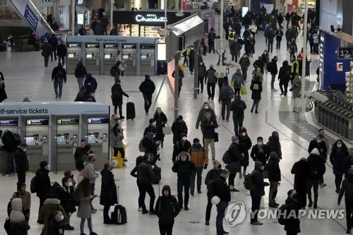 각국 정부 "부스터샷이 최선"…오미크론 대책 이구동성