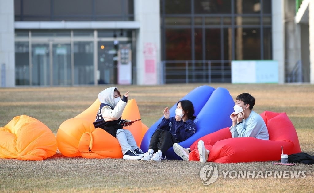 오후 9시까지 전국 1,323명 확진…2일 1,600명 안팎 예상