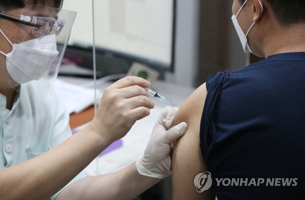 얀센 백신 접종 148만명 부스터샷 개시…화이자·모더나 접종