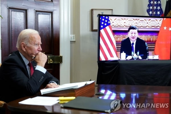 바이든, 中 기업 무더기로 블랙리스트 올렸다