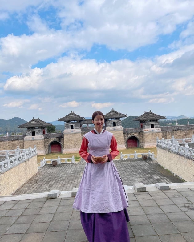 '사업가♥' 이시영, 궁녀에서 중전으로 신분 수직 상승 "재밌고 행복" [TEN★]