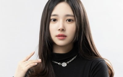 [공식] 신이준, '쇼윈도' 출연…송윤아 딸이자 전교 1등 모범생