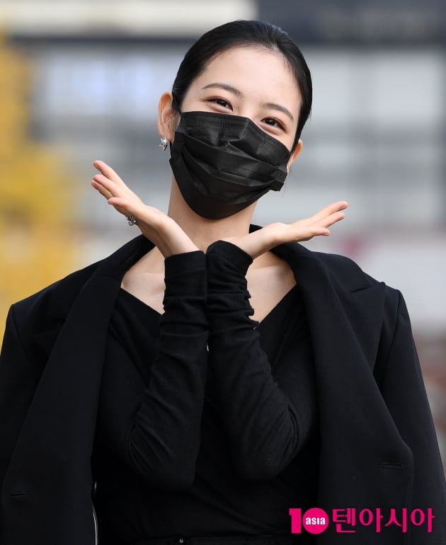 [TEN 포토] 신예은 '방송국에 핀 꽃 한송이'