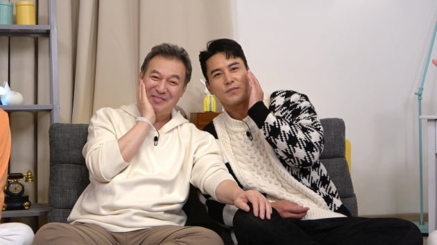'옥탑방의 문제아들' 김갑수(왼쪽)와 장민호/ 사진=KBS2 제공