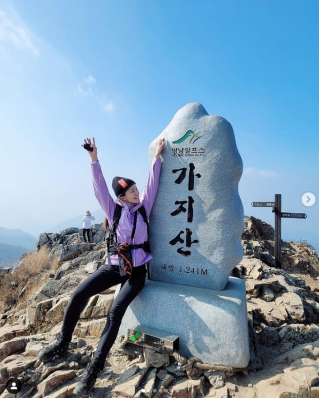 이시영, 공복에 9시간 산행...정상에서 뱀도 만나고[TEN★]