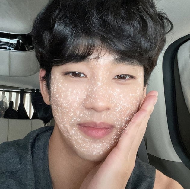 김수현, 오빠 내일 비온대 우산쓰지마 꽃에 물줘야해...뭘해도 잘생김[TEN★]