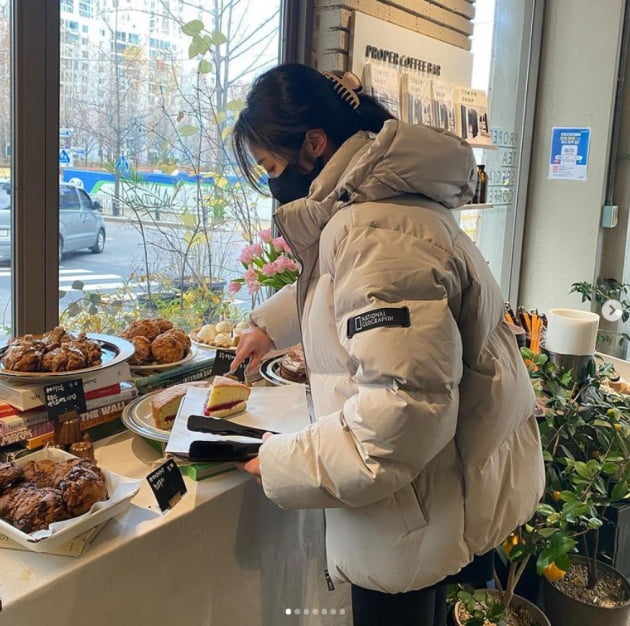 표예진, 빵 구하러 원정 빵순이 등극...행복한 미소[TEN★]