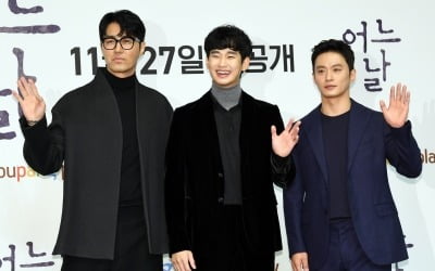 [TEN 포토] 차승원-김수현-김성규 '명품 연기자들의 인사'