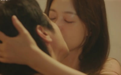 [종합] '쇼윈도' 첫방부터 파격 베드신…'불륜녀' 전소민 "짜릿하고 재밌잖아"