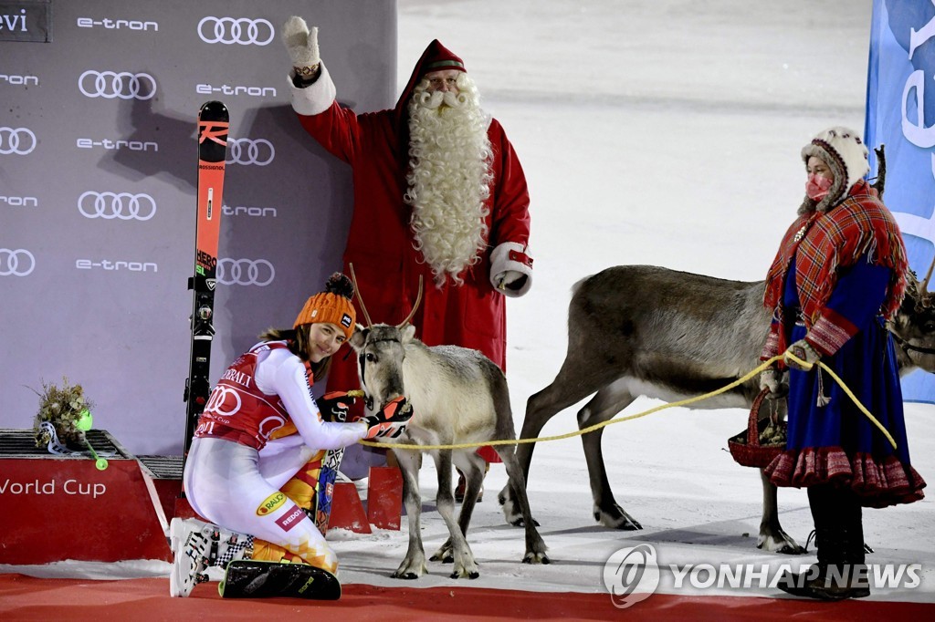 블로바, 이틀 연속 시프린 제압…월드컵 스키 여자 회전 우승