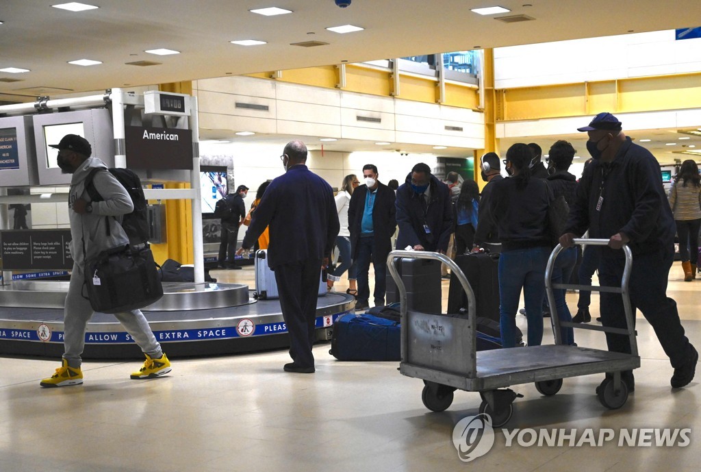 미, 아프리카 8개국 여행금지…파우치 "변이 상륙했을 수도"(종합)